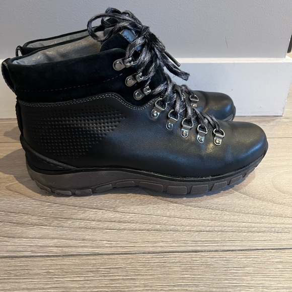 Clarks ,leather,waterproof boots - Picture 3 of 7